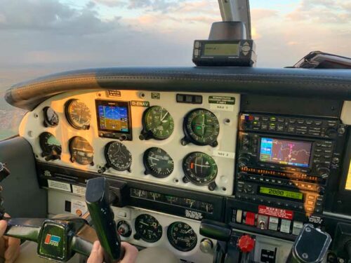 mvz-leistungen-flugmedizin-flugzeug-cockpit