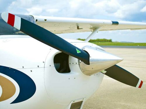 mvz-leistungen-flugmedizin-flugzeug-propeller